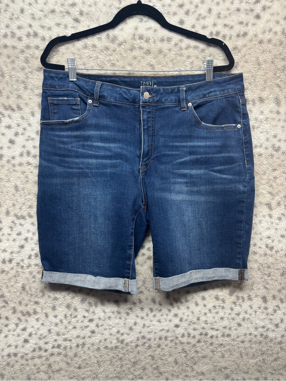 TIME AND TRU MIDRISE SHORTS